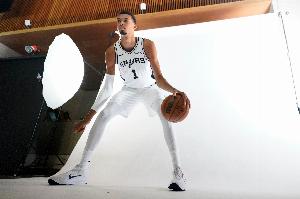 历史2米26巨人中谁实力最强？文班亚马有望冲击榜首，除他外仅姚明场均得分超10分