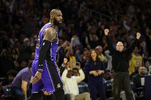 Skip：詹姆斯已年届四十，行事却宛如巨婴，因湖人未提供合同便频繁以伤病为由缺席。