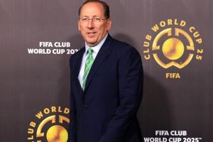 《太阳报》报道称，前水晶宫俱乐部老板托克托正就收购谢周三俱乐部事宜展开谈判。