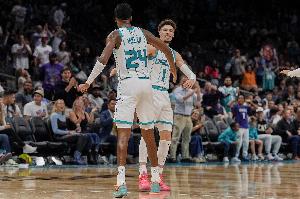 三球与米勒上赛季双双报销！新援塞克斯顿联手三位老将，黄蜂队能否冲击附加赛？