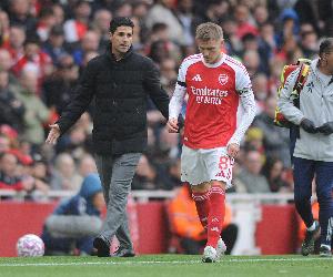 挪威前队医更新伤情评估：厄德高恐因伤缺阵6至8周，实际伤势或更为严重。