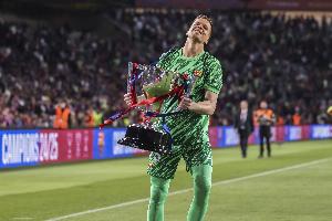 什琴斯尼看好亚马尔延续巅峰状态，有望成为世界足坛最佳，并表示乐于向新人传授经验。