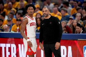 乌度卡：上赛季便计划提升转换进攻，不会将球队进步寄托于单一球员驱动。