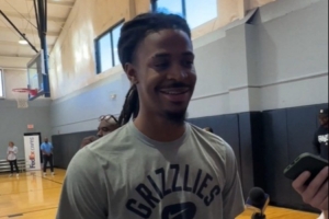 莫兰特回应缺席揭幕战担忧：想太多，微笑说“别担心”