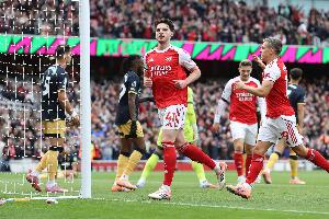 希勒表示，让赖斯踢更靠前的位置，他的表现甚至会更出色，当然，他也能胜任后腰的角色。