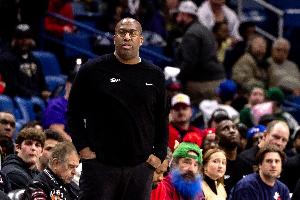 迪文岑佐盛赞迈克-布朗：他非常出色，能激发每个人的最大潜力。