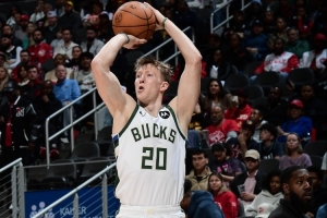 三分5中5！波蒂斯：AJ-格林职业态度堪称顶级 优异表现源于努力