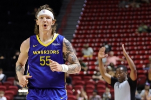 夏联期间，勇士代表队球员马德森场均贡献9.2分；热火队则已签下落选秀马德森，并裁掉了基尔斯。