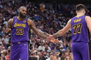 杨毅称，东契奇的到来让詹姆斯在球队中的地位不再特殊，即便是当初湖人组队时，也未让这位“老大哥”拥有发言权。