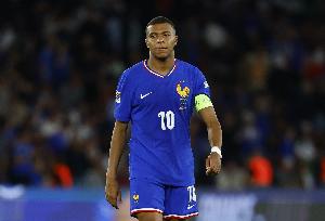 据《马卡报》报道，在对阵阿塞拜疆的比赛中几乎踢满全场后，姆巴佩的脚踝伤情已进一步加重。