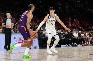 媒体人：应向勇敢前行的曾先生送上祝福，莫让下一代再踟蹰不前。