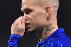 据BBC记者报道，切尔西俱乐部要求其6000万镑以上的赞助协议，与此同时，球员穆德里克仍在进行单独训练。