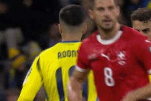 巴萨小将巴德吉迎来瑞典国家队首秀，于第85分钟替补登场，身披19号球衣。