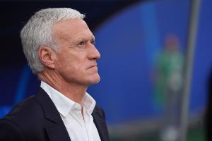 德尚半场痛批法国队：节奏慢如龟速，必须立刻提速！