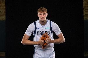 弗拉格：我需更好地与浓眉配合并最大化他的优势，我们正努力融合中。