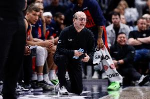 大范：小范将天赋平平的快船打造成防守劲旅，执教能力毋庸置疑，他完全能胜任主教练一职。