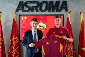 前锋弗格森被布莱顿外租，他表示很难拒绝罗马的邀请，因为这里的竞技强度很高。