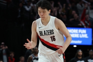 《杨瀚森替补中锋位置稳固，选秀中被其他球队视为遗憾错过》