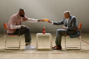 起诉詹姆斯球迷：视频无广告标识，我及多数人误以为其已退役