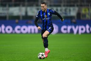 罗体报道称，泽林斯基本赛季为国米出战的累计时间仅为121分钟，他或在冬窗寻求转会离队。