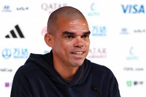 佩佩透露，在穆里尼奥执教皇马期间，阿隆索经常与他沟通并分享自己的见解。