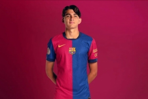 《每体》报道称，巴萨进攻线人员短缺，托尼-费尔南德斯或在对阵赫罗纳的比赛中迎来首秀。