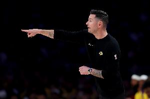 雷迪克：进攻端我们分享球做得很棒 但转换防守中缺乏一些紧迫感