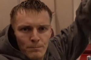 挪威主帅为厄德高坐着庆祝做出解释：他担心自己受伤的膝盖。