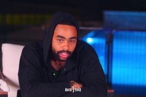 拉塞尔：球员们若都戴着小蜜蜂比赛会很有趣；主持人：那岂不等于向对手泄密？