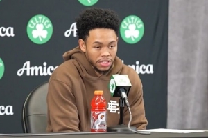 安芬尼-西蒙斯替补出战感想：起初顾虑较多，进入比赛后状态渐入佳境。