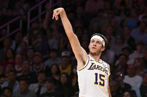 里夫斯：我的动作都是随比赛自然做出来的 相比克六更喜欢雷迪克