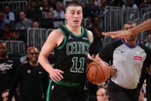 安芬尼-西蒙斯曾与利拉德、CJ并肩作战，这段经历有助于他与普理查德的磨合。