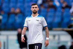 根据《米兰体育报》的消息，拉齐奥前锋卡斯特拉诺斯遭遇大腿肌肉拉伤，预计伤缺时间将达到一个半月。