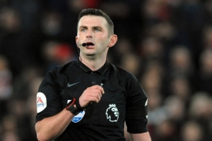 迈克尔-奥利弗将执法英超第8轮双红会焦点战。