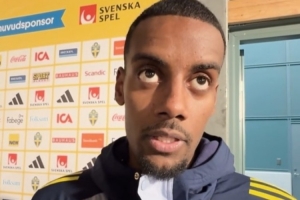 瑞典世预赛小组赛处境尴尬，暂列垫底位置。前锋伊萨克坦言，球队整体表现糟糕，无人达到及格标准。