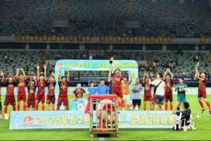 梅州五华“县超”冠军奖品为肥猪，文体局解读其寓意为财富满满。