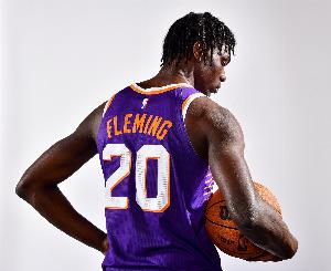 狄龙：弗莱明的进攻能力在不断增强，未来有望成为一名顶级的防守者。