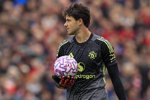 库尔图瓦提醒拉莫斯：在KOP看台前应向主队球迷致意。