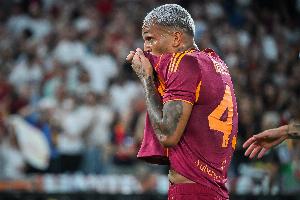 意媒报道称，韦斯利已随队完成合练，预计本周末罗马对阵国米的意甲联赛可以出战。