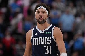 基德表示，克莱有能力维持竞争力，但不会要求他每天去防守像三球（鲍尔）这类球员。