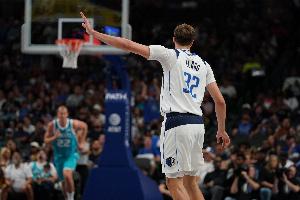 帕金斯：弗拉格堪称白人版的勒布朗-詹姆斯，他确实具备这样的天赋组合。