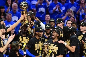 TA预测西部排名：雷霆以66胜16负独占鳌头，快船、勇士、掘金分列三至五位，湖人第六，火箭第八。