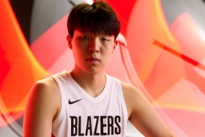 鲁媒：杨瀚森应对高强度比赛的能力持续提升 他未辜负球迷期待