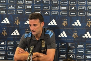 斯卡洛尼：启用冈萨雷斯司职边卫是因其具备相应能力，与对手情况无关。