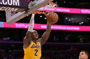 范德比尔特左股四头肌遭遇挫伤，经检查无大碍，本场比赛不会回归。