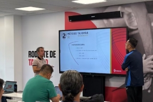 《阿斯报：中国足协已派人前往西班牙，实地考察西甲俱乐部的青训体系，旨在学习并借鉴其成功经验。》