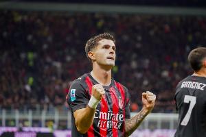 记者消息，萨勒马科尔斯正在参加个人单独训练，而普利西奇的情况将在明日接受进一步检查。