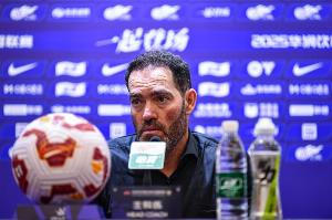 今晚战火重燃，中超联赛开启，保级与争冠集团混战，局势依旧扑朔迷离。