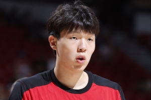 媒体人：在NBA这群天赋怪里杨瀚森太平庸了 需要进步的空间也很大