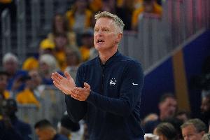 科尔表示，是否续约取决于他与库里及管理层的后续沟通，若不续约他将选择休息。